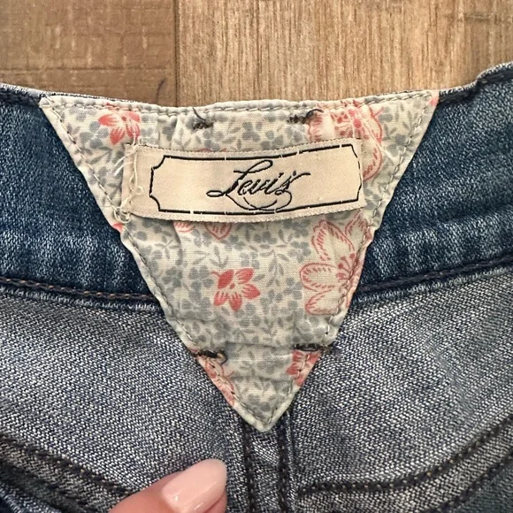 Levi’s‎ Denim Blue Women's Jean Shorts - Picture 2 of 8